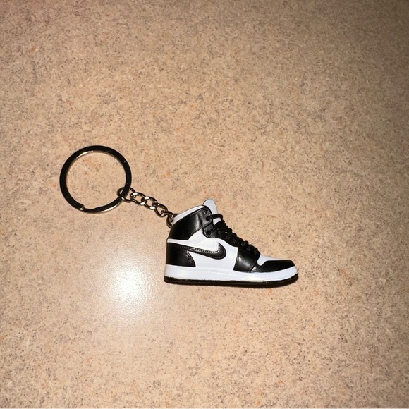 Keychains Sneakers - Picture 6 of 6